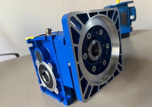 艾思捷技術(shù)教您蝸輪蝸桿減速機(jī)怎么選一款合適的伺服電機(jī)配套？ (3).jpg